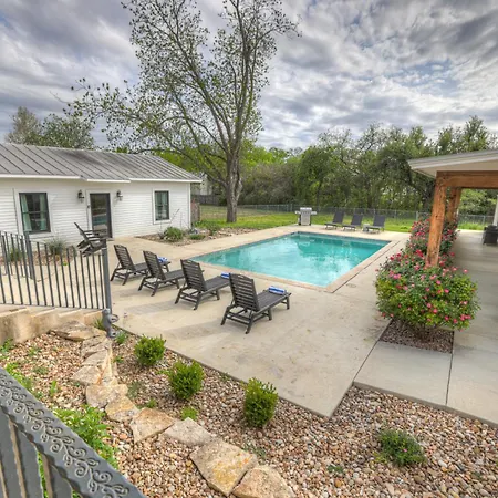 Schubert Inn Cottage - Pool - Walk To Main St-2