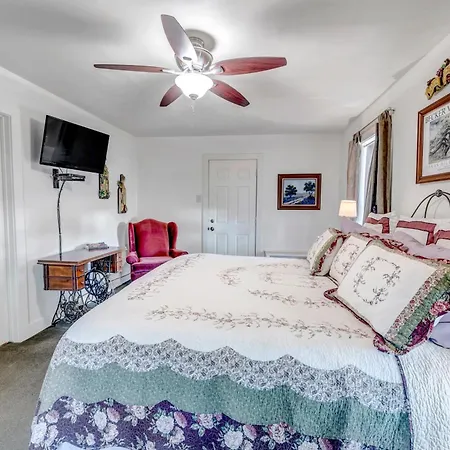 Full Moon Inn-2