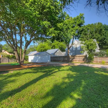 Stunning Home With Hot Tub & Grill Just 2 Blks From Main St!-3