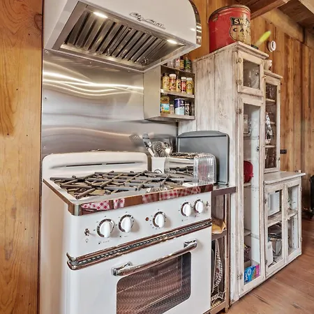 Ada'S Peach Street Hideaway-3