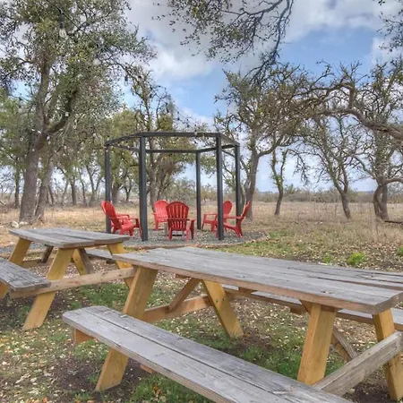 Hill Country-Fire Pit & Hot Tub!-2