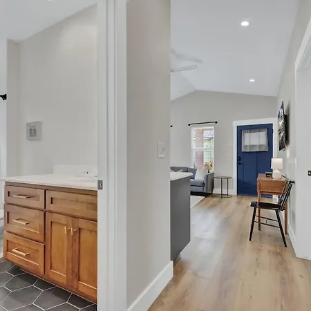 The Grove D With Hot Tub & King Beds - Walk To Main-3