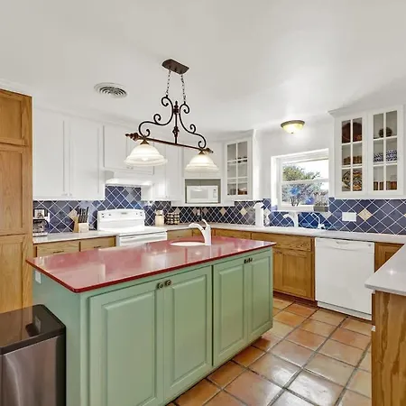 Casa Bonita: Scenic Hill Country Views!-3