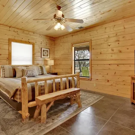 Shady Lane Lodge: Hot-Tub And Game Room Wheelchair Access-2