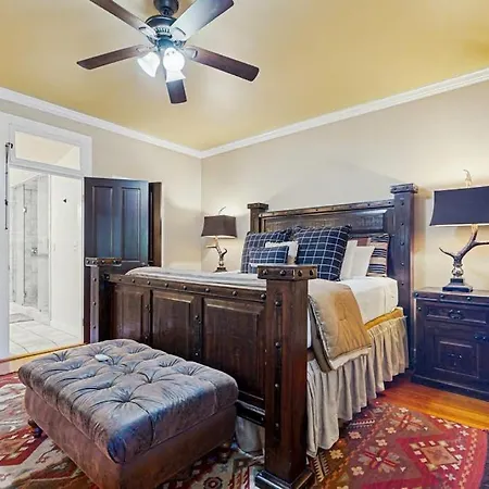 Peaceful Home Right Near Downtown - Walk Everywhere, 2 Dogs Welcome-3