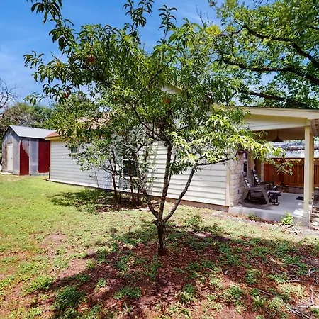 Cozy & Cute Cabin With Fenced Patio, Grill, Ac & Wifi - Walkable Locale-2