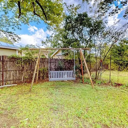 Enchanting Home With Fireplace, Full Kitchen, Patio, Central Ac, & Washer/Dryer-2