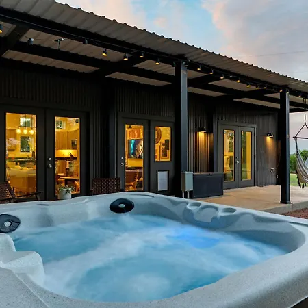 Container Haus, Hot Tub, Cowboy Pool, Pet Friendly!-2