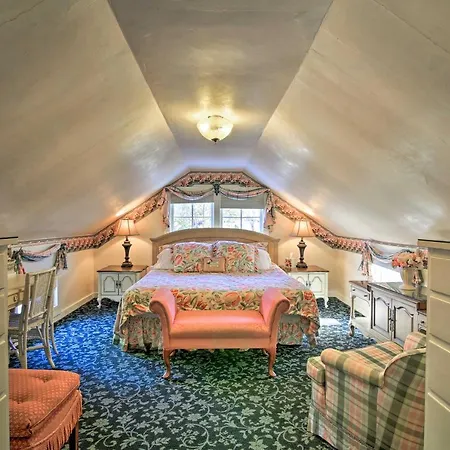 Walk To Main St Action! Spacious Historic Retreat-2