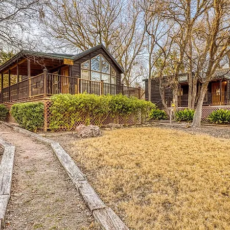 The Plum @ Mendelbaum Winery Guest Cabins-3