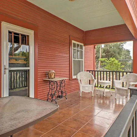 'August Schmidt' Fredericksburg Cottage W/ Hot Tub-3