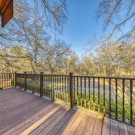 The Pecan @ Mendelbaum Winery Guest Cabins-2